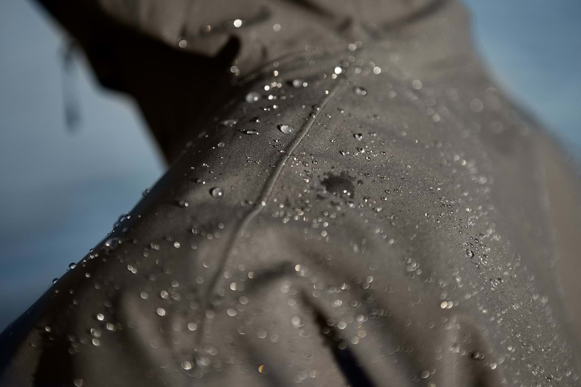 https://api.houdinisportswear.com/_images/c64c02ce-90af-4771-894a-9968c59af40b/Houdini_Sportswear_F25_Mood_Sthlm_114.jpg